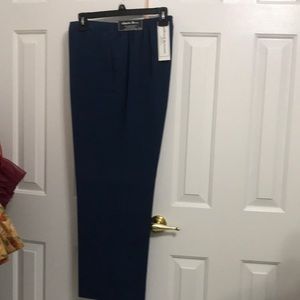 Blue pants with elastic waist and pockets